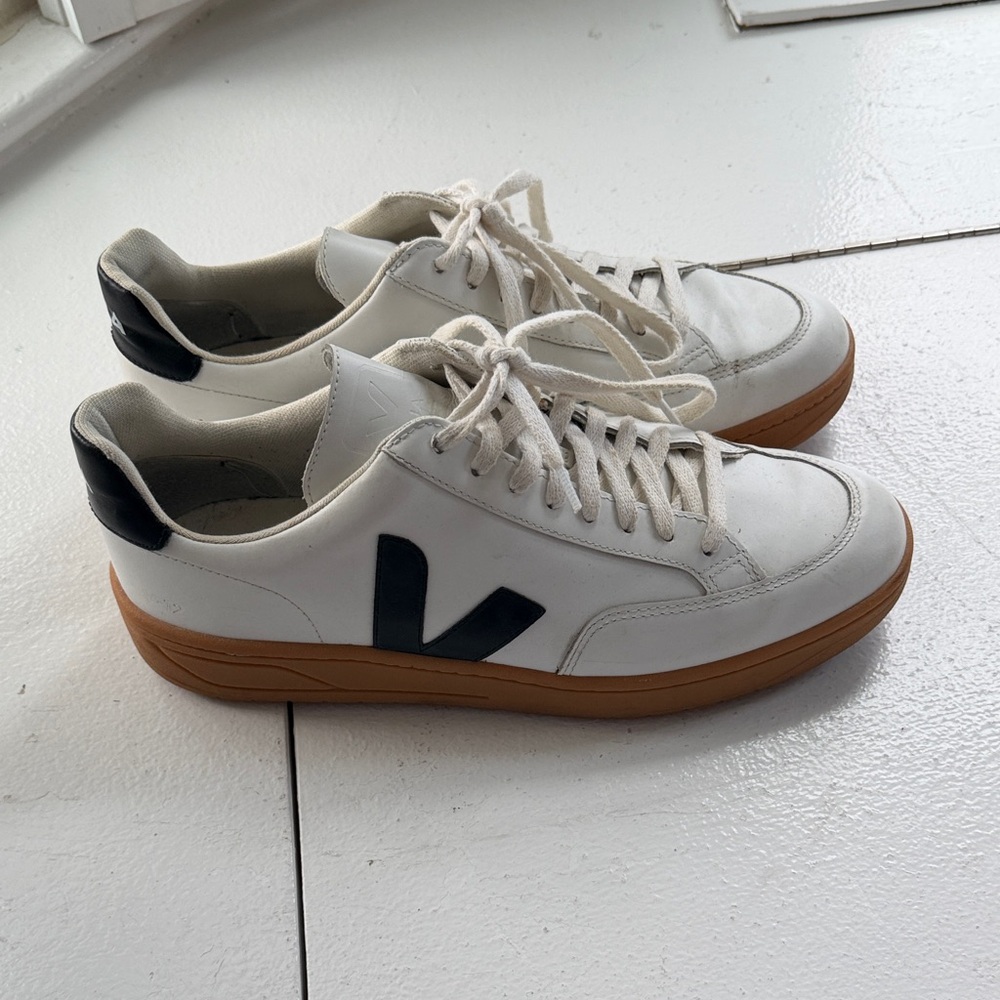 Veja Campo Mens Sneakers with Black V and Gum Sole size 11
